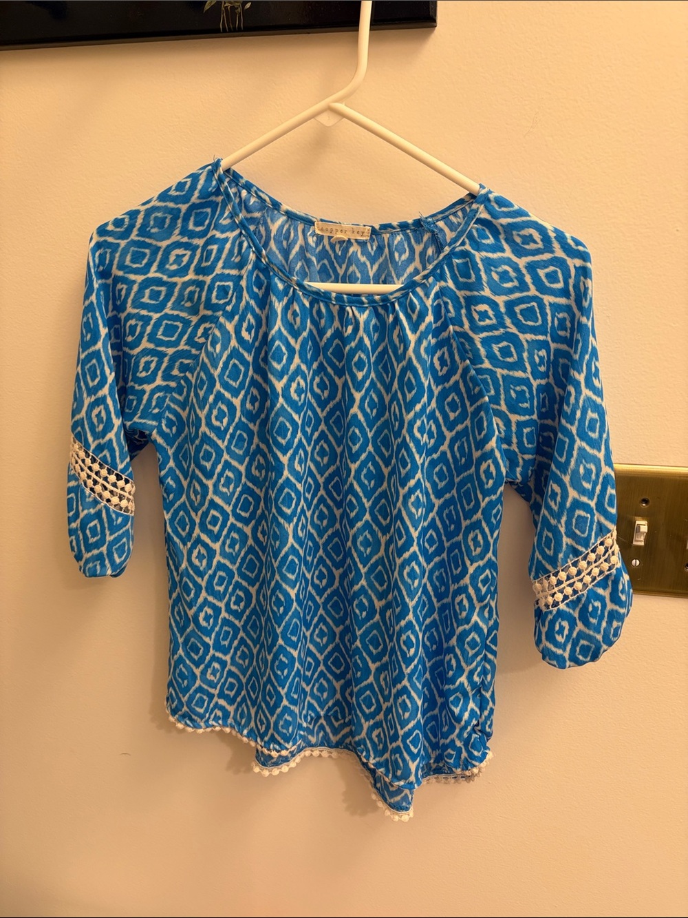 Copper Key Blue & White Geometric Peasant Top Size L